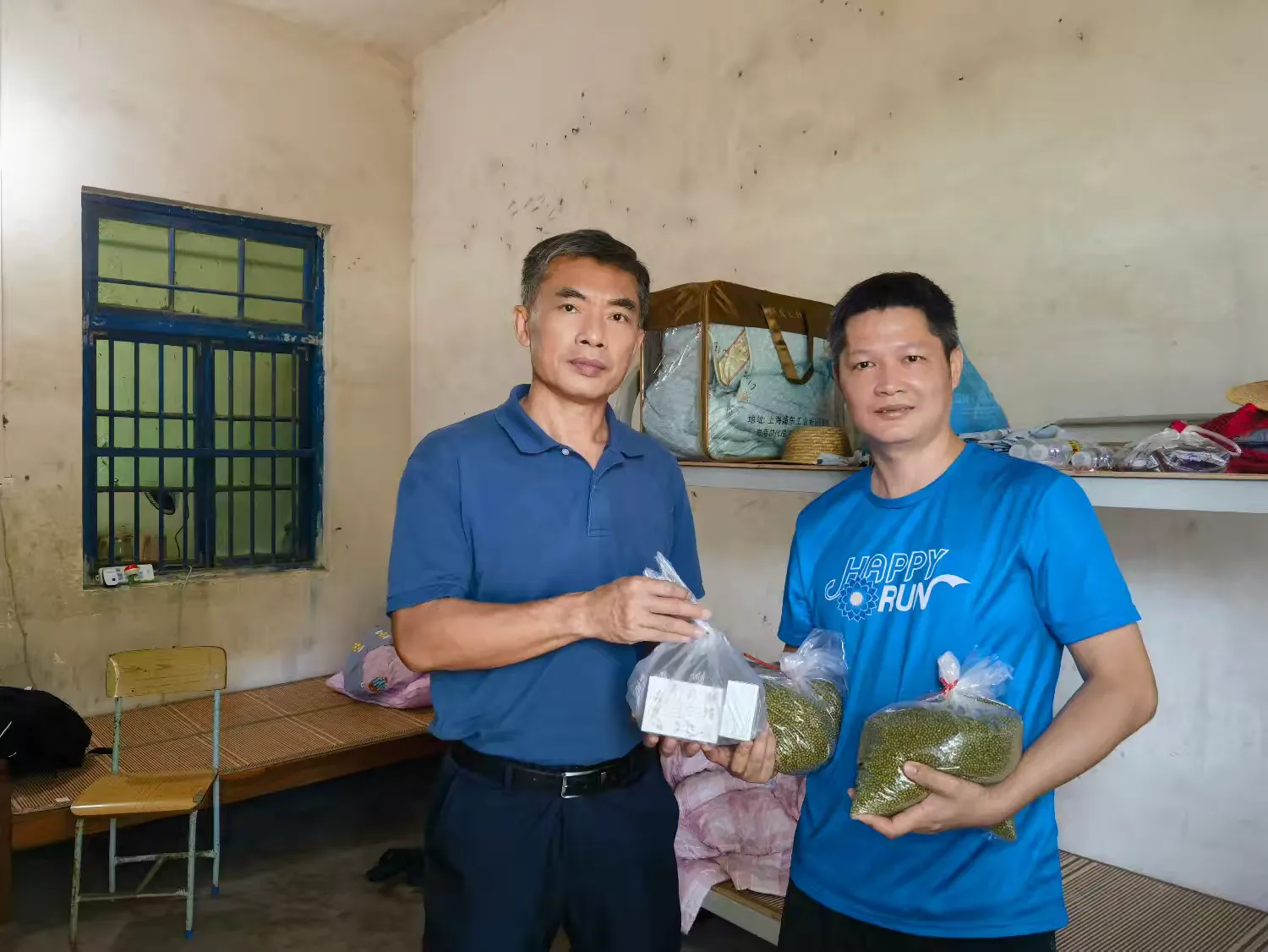 市環(huán)發(fā)公司黨委副書(shū)記林明智帶隊到幫扶村開(kāi)展慰問(wèn)鄉村振興工作人員和幫扶相對穩定戶(hù)工作(圖1)